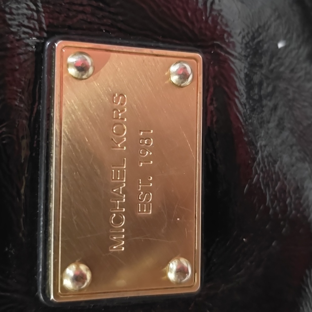 Patent leather designer Michael Kors luxury handbag - Picture 2 of 10